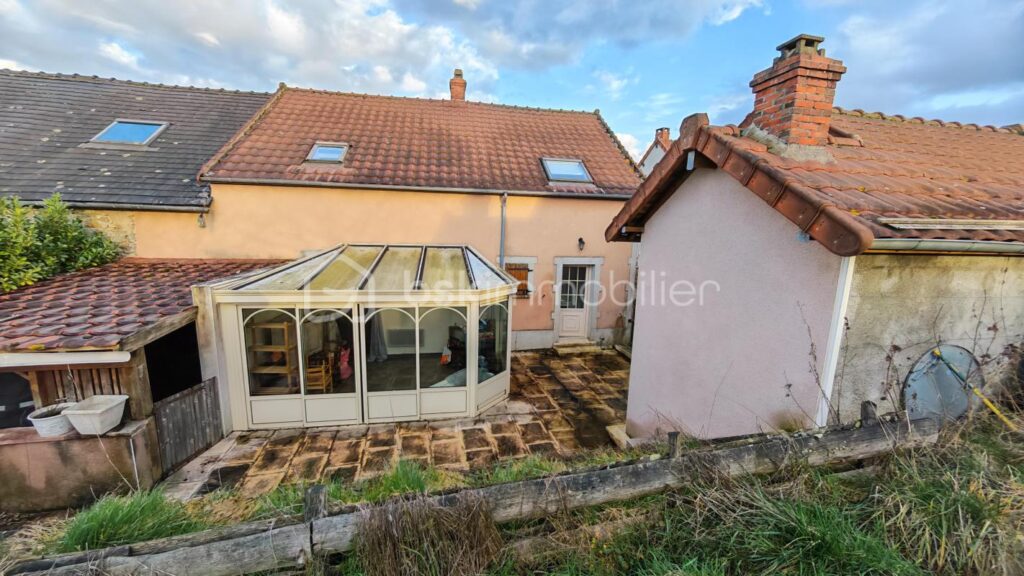 Charmante maison mitoyenne authentique 104 m² habitable environ – 4 pièces – 2 chambres – 112 m²