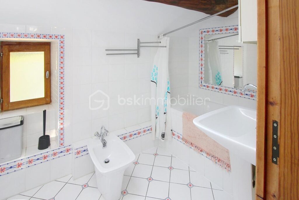 Enorme propriété dans la nature proche des Cévennes – 8 pièces – 5 chambres – 165 m²