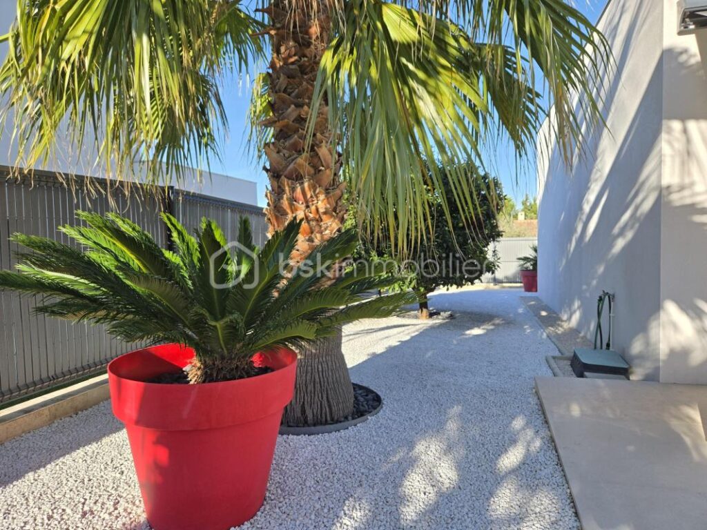 Villa neuve 5 pièces, grand standing, résidentiel, piscine – 5 pièces – 4 chambres – 131 m²