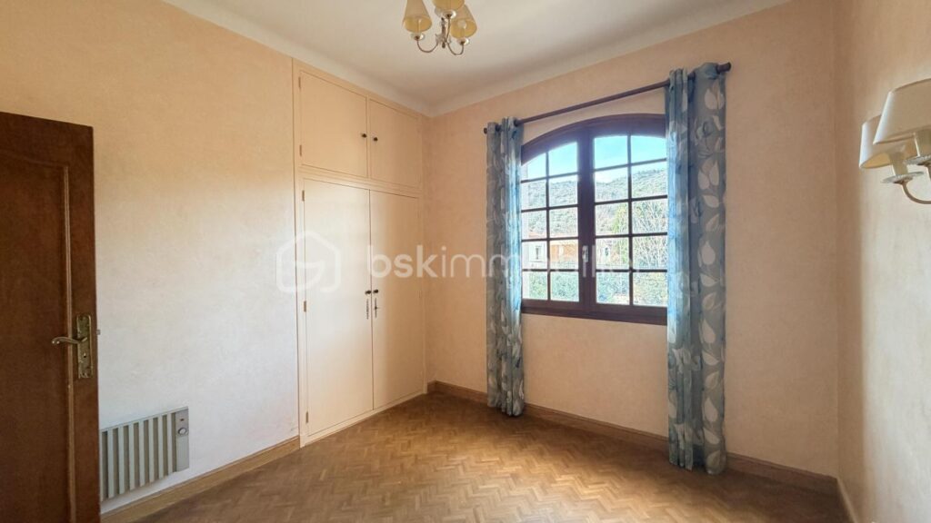 VILLA 188 m² Prades – 8 pièces – 5 chambres – 188 m²