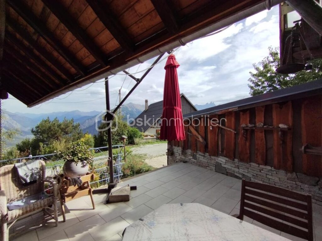 Maison 5 pièces Jarrier – 5 pièces – 3 chambres – 204 m²