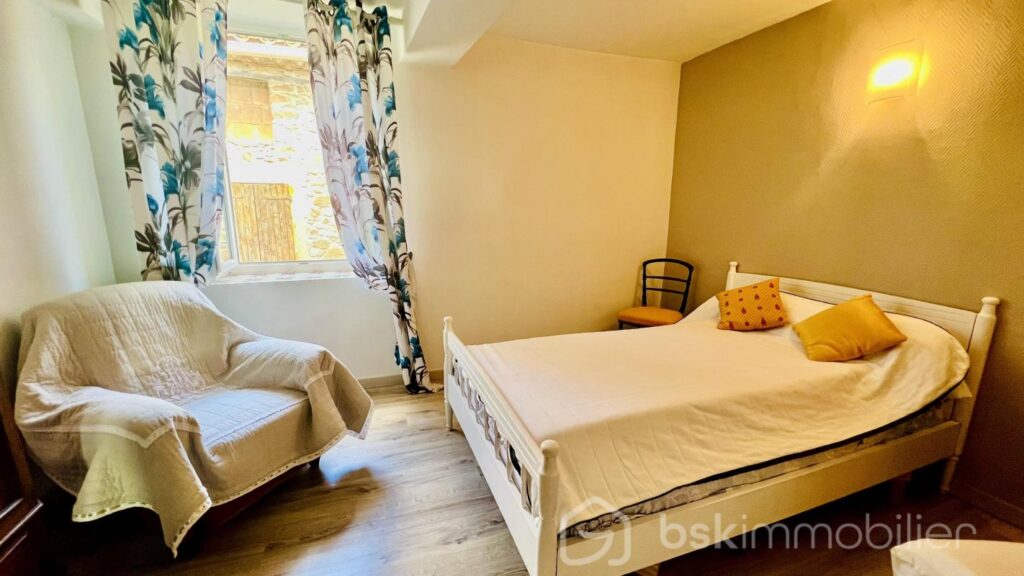 Maison avec vue superbe, grand sous-sol et vaste terrain – 12 pièces – 6 chambres – 185 m²