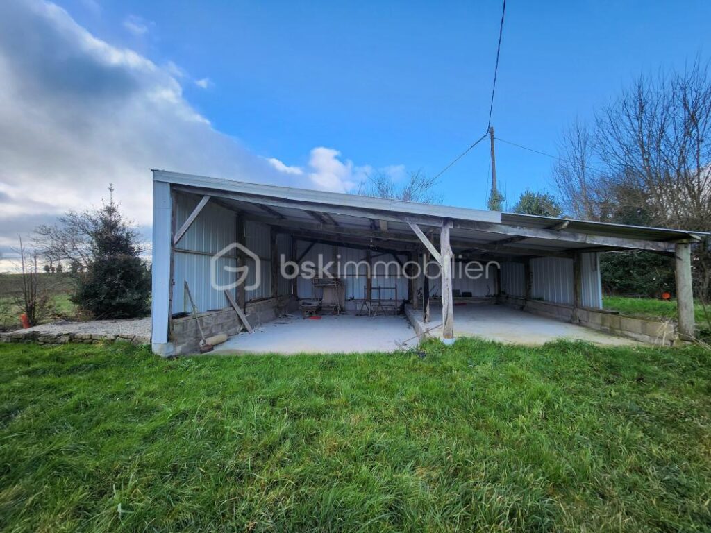 Longère en pierres de 6 pièces de 160 M2 à GRAND-CHAMP – 6 pièces – 4 chambres – 160 m²