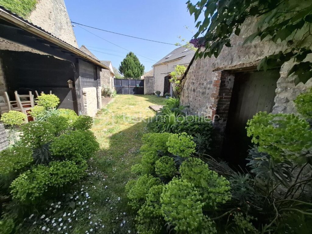 COUP DE COEUR POUR CETTE BELLE LONGERE – 4 pièces – 2 chambres – 85 m²