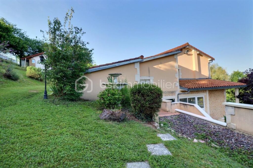 Maison 154m² 63300 Thiers – 5 pièces – 4 chambres – 154 m²