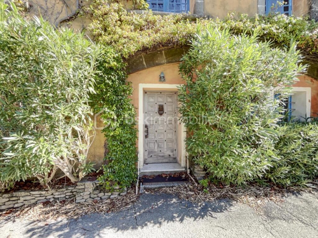 Maison de caractère avec vue panoramique – Ménerbes, Luberon – 9 pièces – 4 chambres – 155 m²