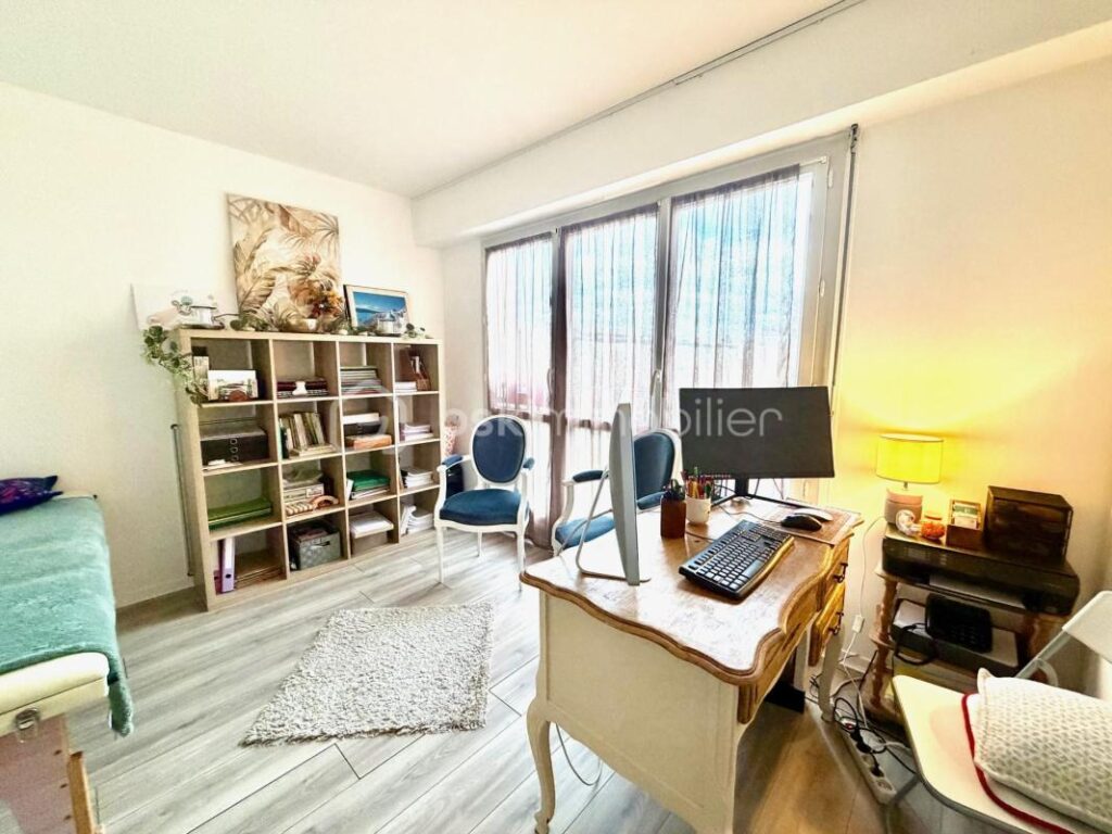 Résidence LES CHAMPS LASNIERS beau F5 avec cave et 2 places de parking privé en sous sol – 5 pièces – 3 chambres – 96 m²