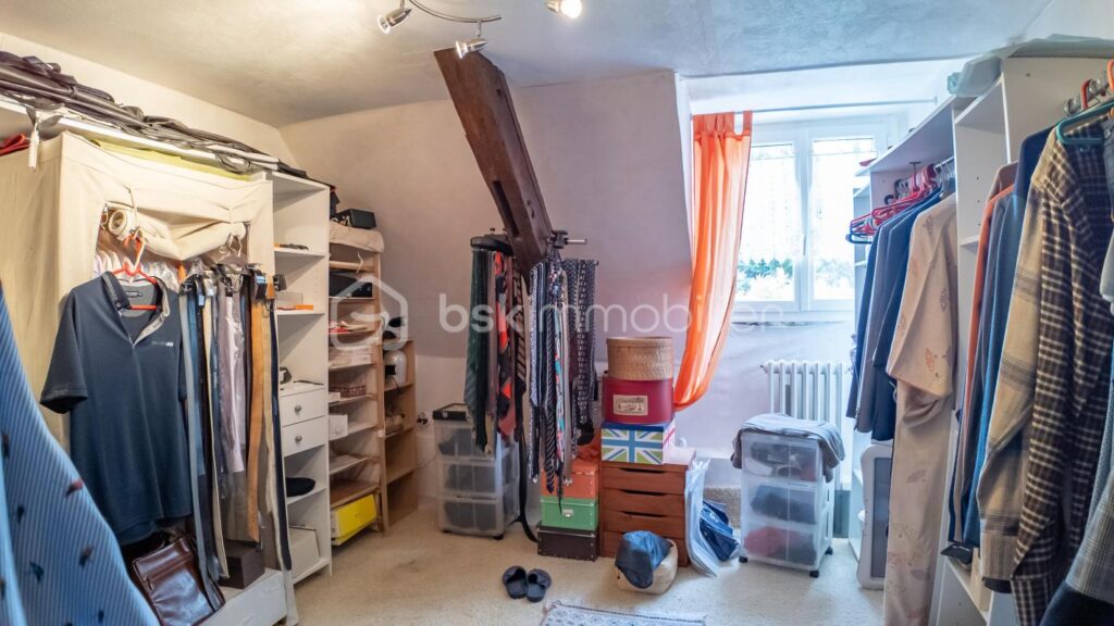 Magnifique longère de caractère avec beau terrain, véranda, annexes et grange sur la commune de Prémery – 6 pièces – 3 chambres – 171 m²