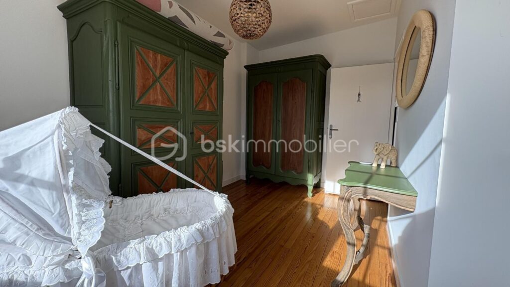 🏡 Rare en centre-ville de Bergerac – Maison 146 m² avec jardin et double garage – 6 pièces – 3 chambres – 146 m²