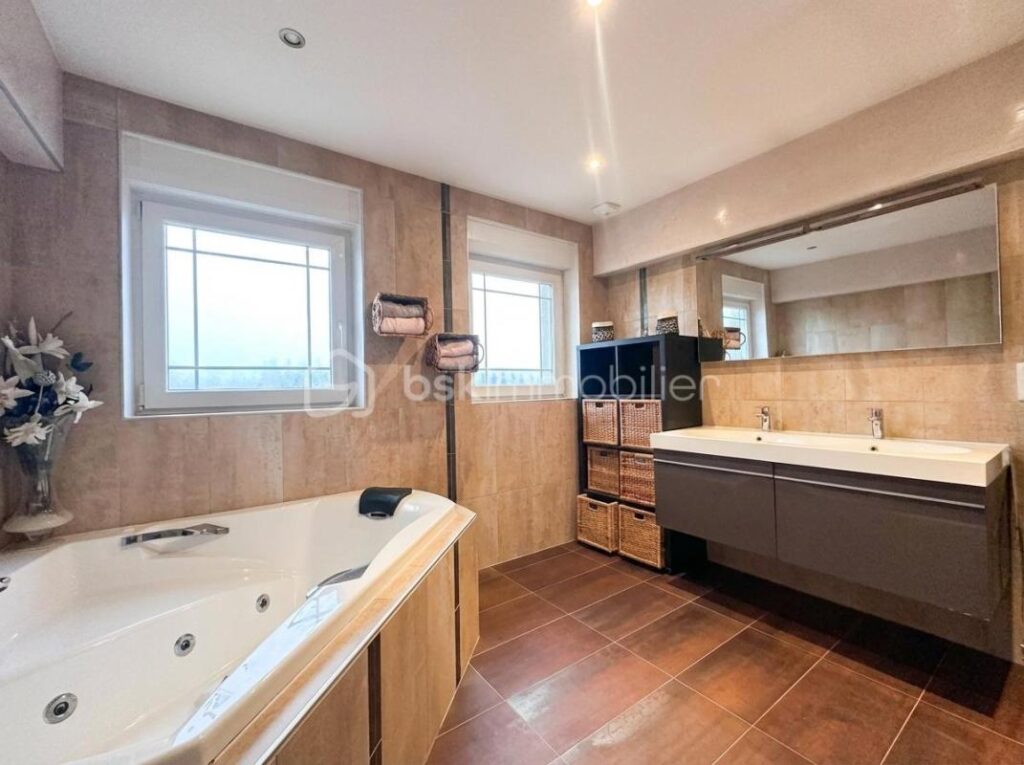 Exclusivité / Maison contemporaine (2009) à Maxstadt 57660 — 150 m², terrain 810 m², piscine, impasse au calme – 6 pièces – 3 chambres – 150 m²