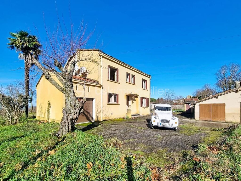 Maison à rénover, vue panoramique et fort potentiel locatif à Miradoux – 7 pièces – 5 chambres – 174 m²