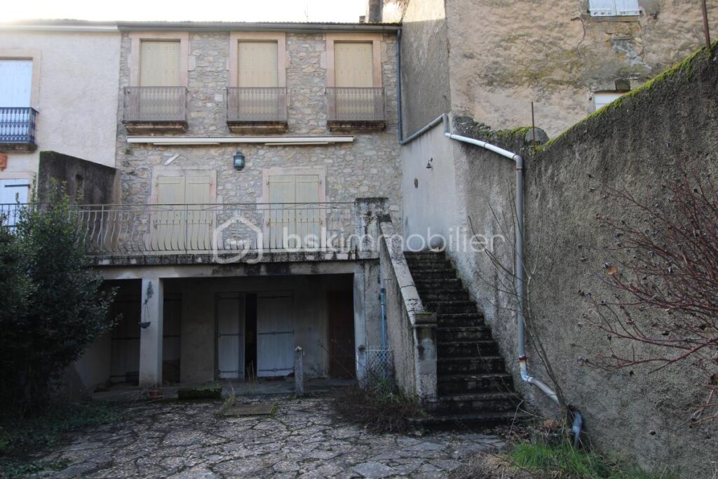 Entre Larzac et Cévennes. Maison de maître d’exception, vallée de la Dourbie NANT – 8 pièces – 3 chambres – 145 m²