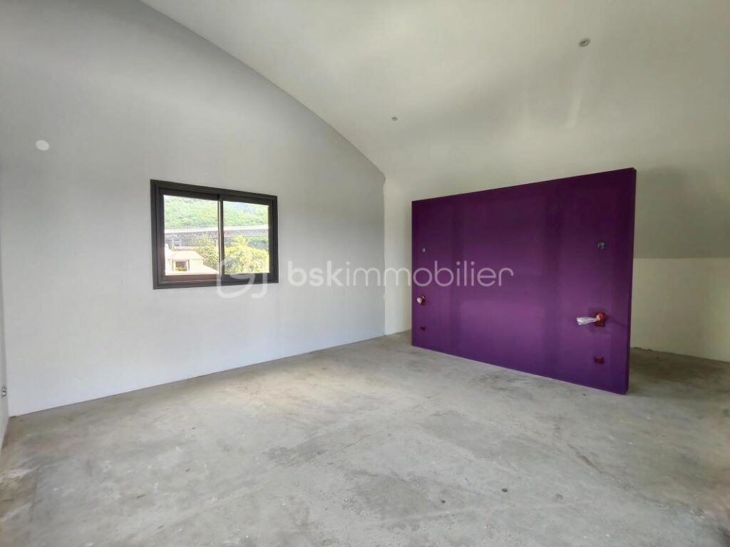 Villa Neuve de 200m² avec piscine – Saint-Paul – 5 pièces – 2 chambres – 200 m²