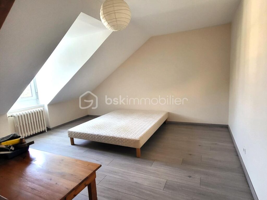 Une maison pleine de vie et de caractère située à Avranches ! – 7 pièces – 4 chambres – 215 m²