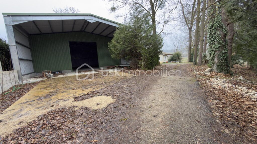 Magnifique maison de 136 m2 sur 4000 m2 de terrain – 6 pièces – 3 chambres – 136 m²