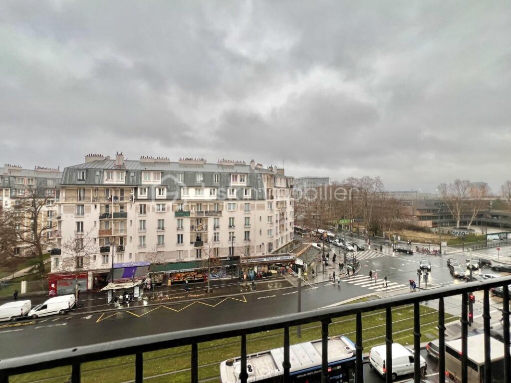 Studio de 16,28 m2 au 5ème et dernier étage, lumineux, BOULEVARD NEY – Paris XVIIIème – 1 pièce – NR chambres – 16 m²