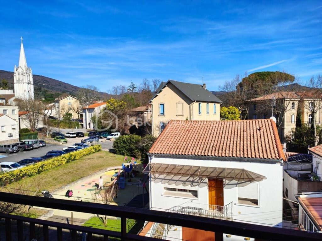 Hyper centre de la station thermale*** Résidence sécurisée*** 3ème étage avec ascenseur*** – 2 pièces – 1 chambre – 32 m²