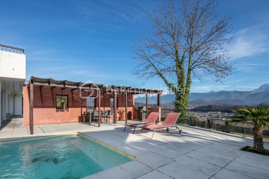 Maison de 200m2 avec piscine – 6 pièces – 4 chambres – 200 m²