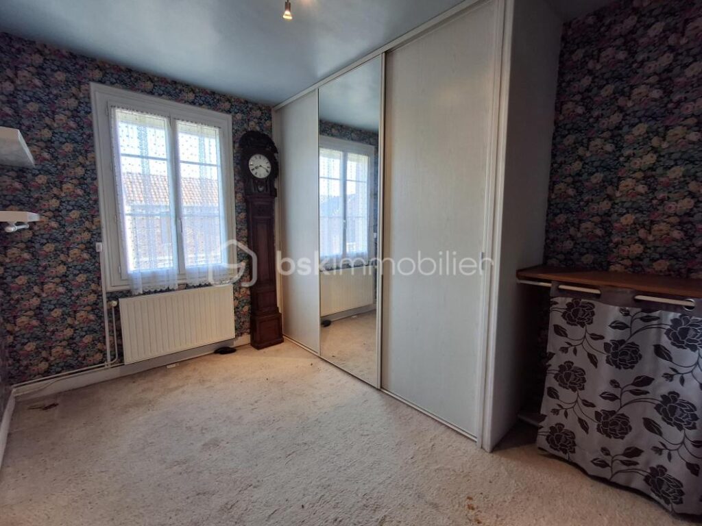 ***CHARMANTE MAISON ANCIENNE 135 M2 HAB. AVEC BEAU JARDIN 420 M2, GARAGE FERME ET DEPENDANCES *** – 7 pièces – 4 chambres – 135 m²