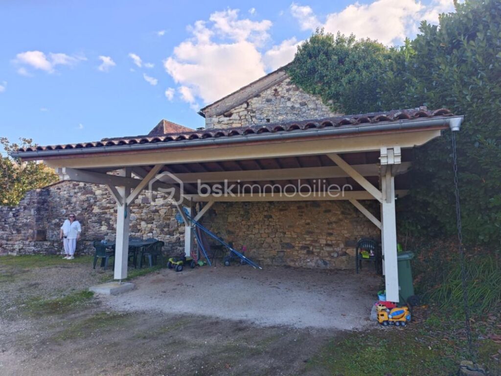 Ancienne et Magnifique Bâtisse en Pierres de 132 m2, située à Doissat 24170 – 6 pièces – 4 chambres – 132 m²