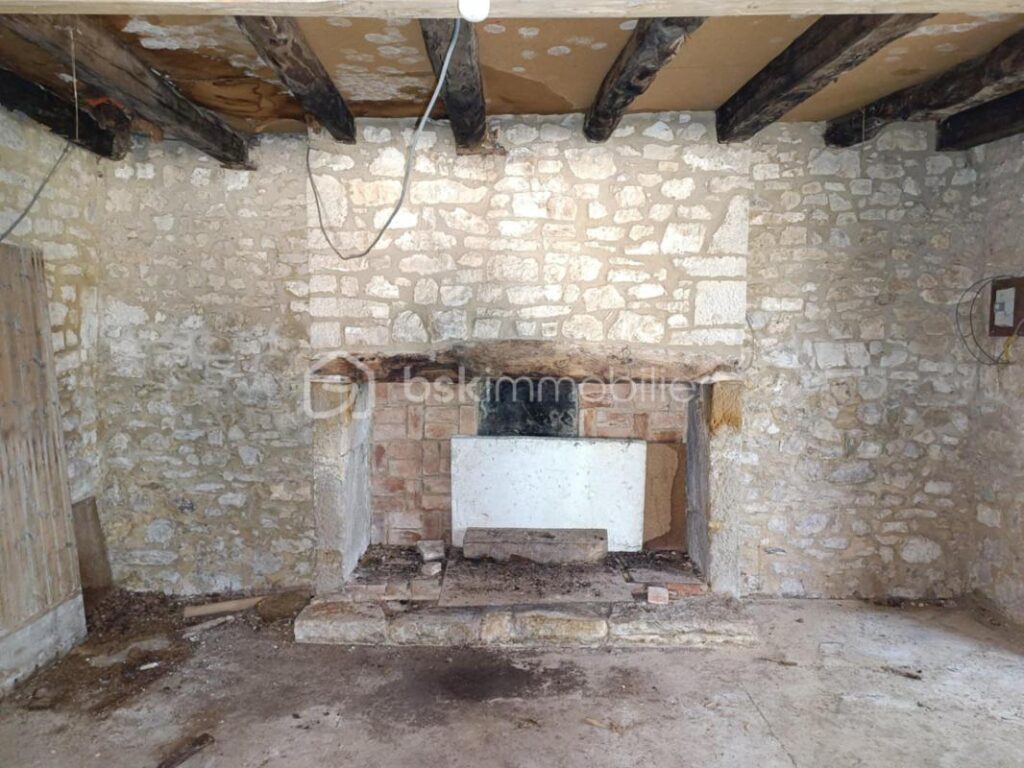 Grande Maison de Village en Pierres de 153 m2 à Allas les Mines – 6 pièces – 4 chambres – 153 m²