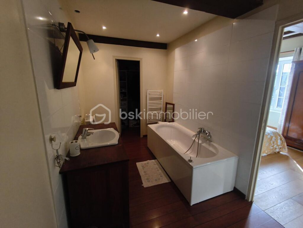 Maison de charme en pierre – Volumes, lumière et sérénité au cœur des marais – 7 pièces – 4 chambres – 245 m²