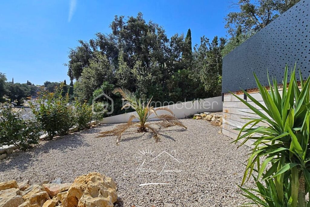 Villa 5 pièces 147m2 sur un terrain de 450m2 – Poulx – 5 pièces – 4 chambres – 147 m²