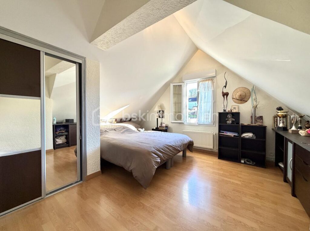 À vendre – Maison d’architecte indépendante à Fublaines (2005) – 8 pièces – 5 chambres – 205 m²