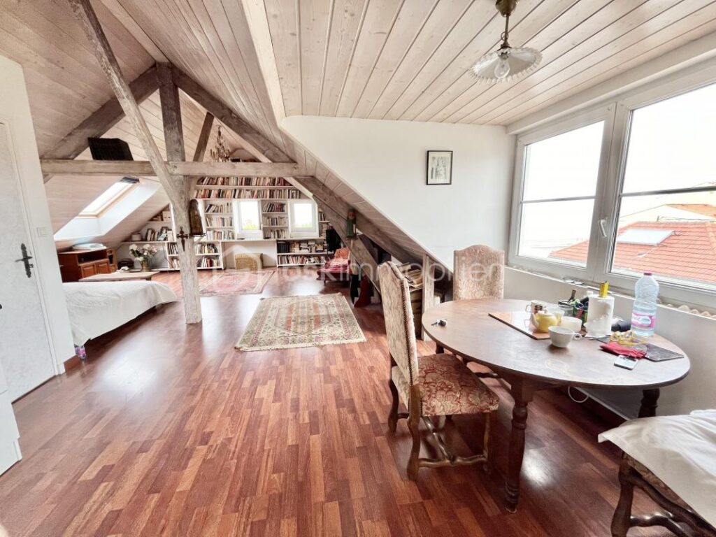 IMMEUBLE MIXTE DE 348m2 AVEC HÔTEL, LOFT, BOUTIQUE ET CAFÉ ! – 11 pièces – NR chambres – 348 m²