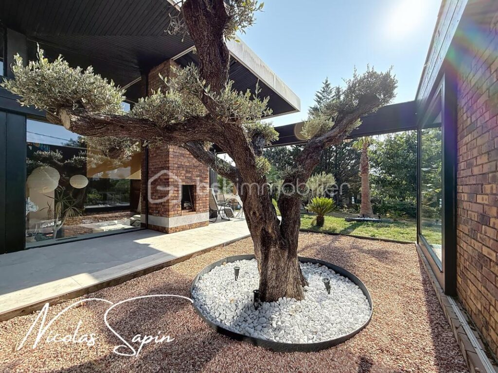 Maison d’architecte de 188m2 avec piscine – 6 pièces – 4 chambres – 188 m²