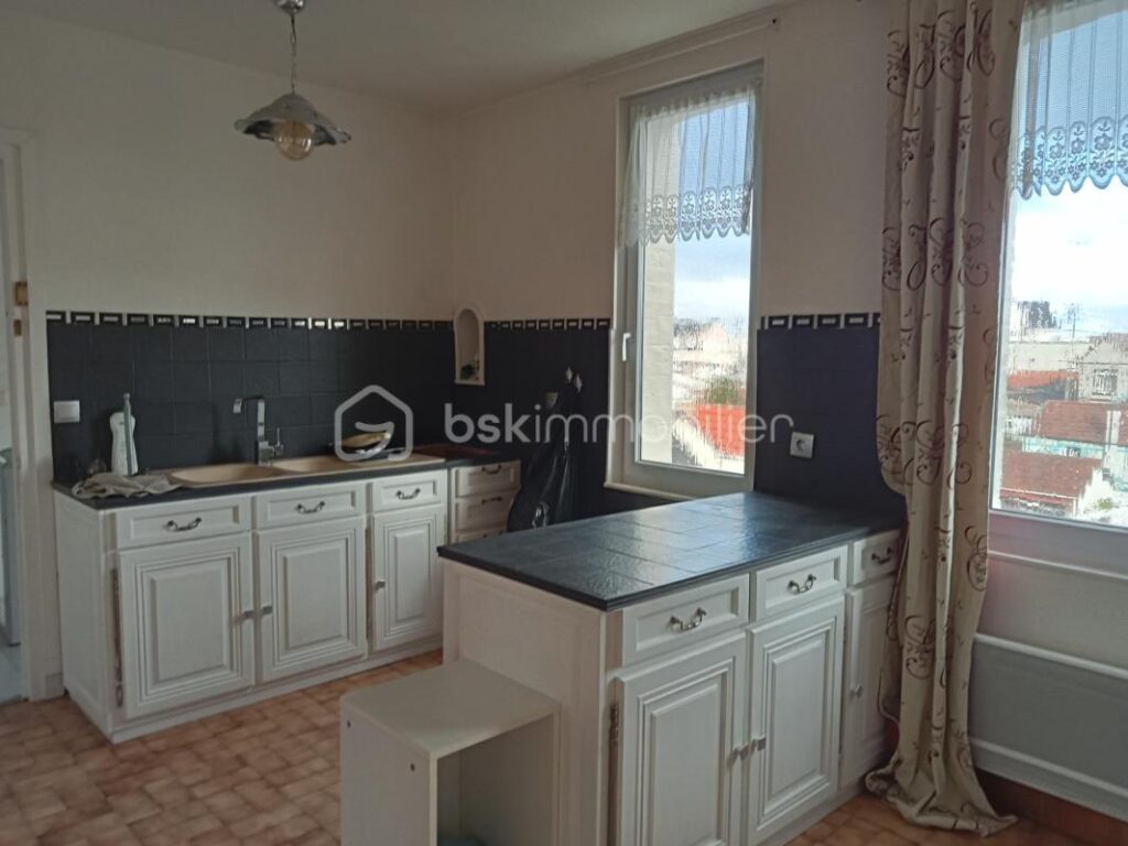 MAISON BOURGEOISE DE 5 CHAMBRES DIVES SUR MER 190 m² – 12 pièces – 5 chambres – 190 m²