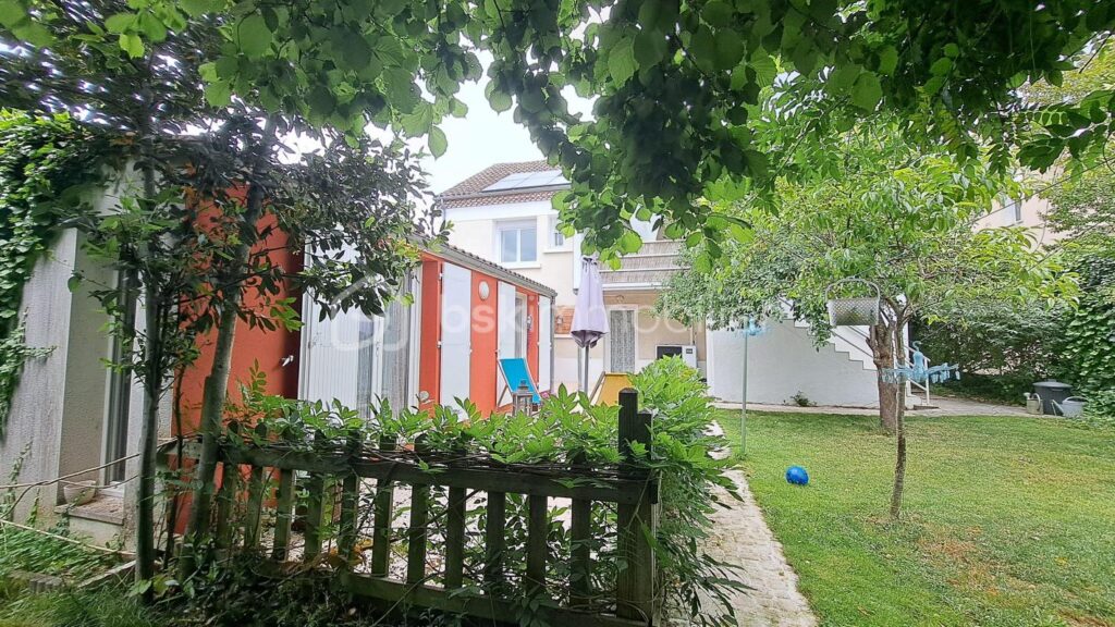 Ensemble immobilier de 2 maisons rénovées – 8 pièces – 4 chambres – 175 m²