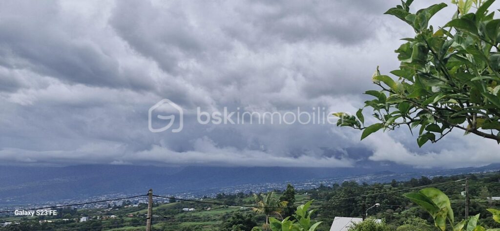 Maison a rénover A PETITE ILE – 4 pièces – 3 chambres – 75 m²