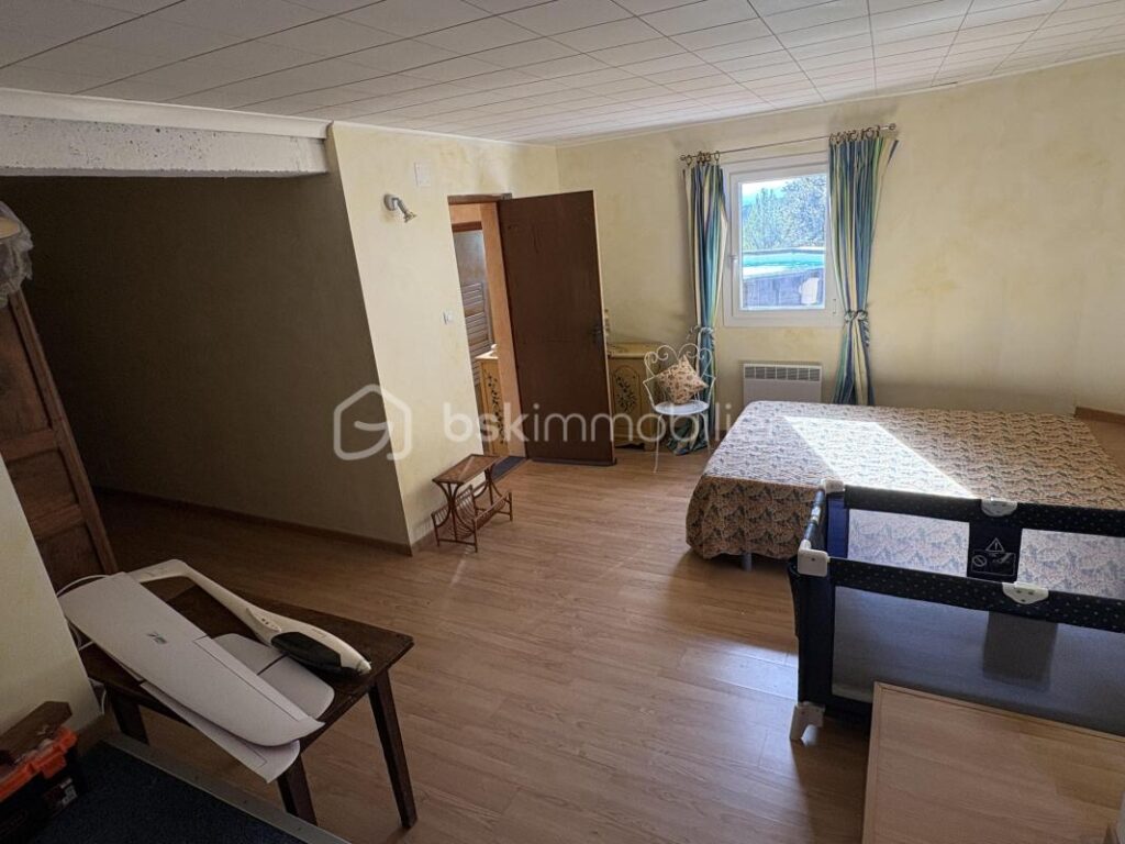 Maison traditionnel (4 chambres) dans la colline au calme, vue dominante – 5 pièces – 4 chambres – 170 m²