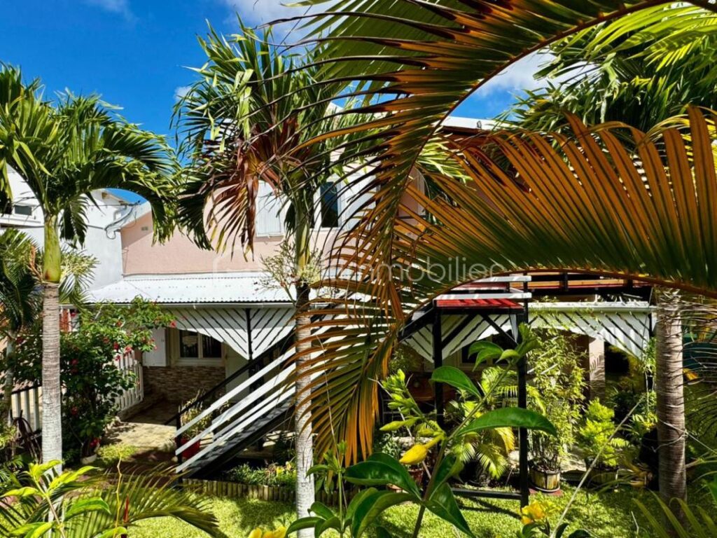 🌿 EXCLUSIVITÉ – Résidence familiale & dépendance haut potentiel – Bérive (Le Tampon) – 6 pièces – 3 chambres – 130 m²