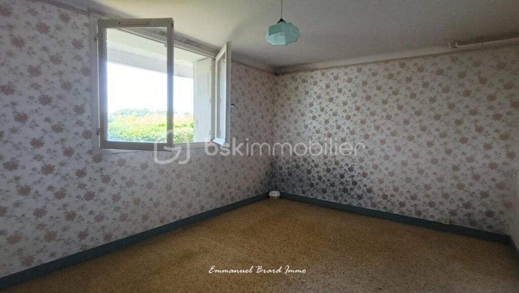 Maison de caractère avec fort potentiel – Montmorillon (86500) – 11 pièces – 5 chambres – 200 m²