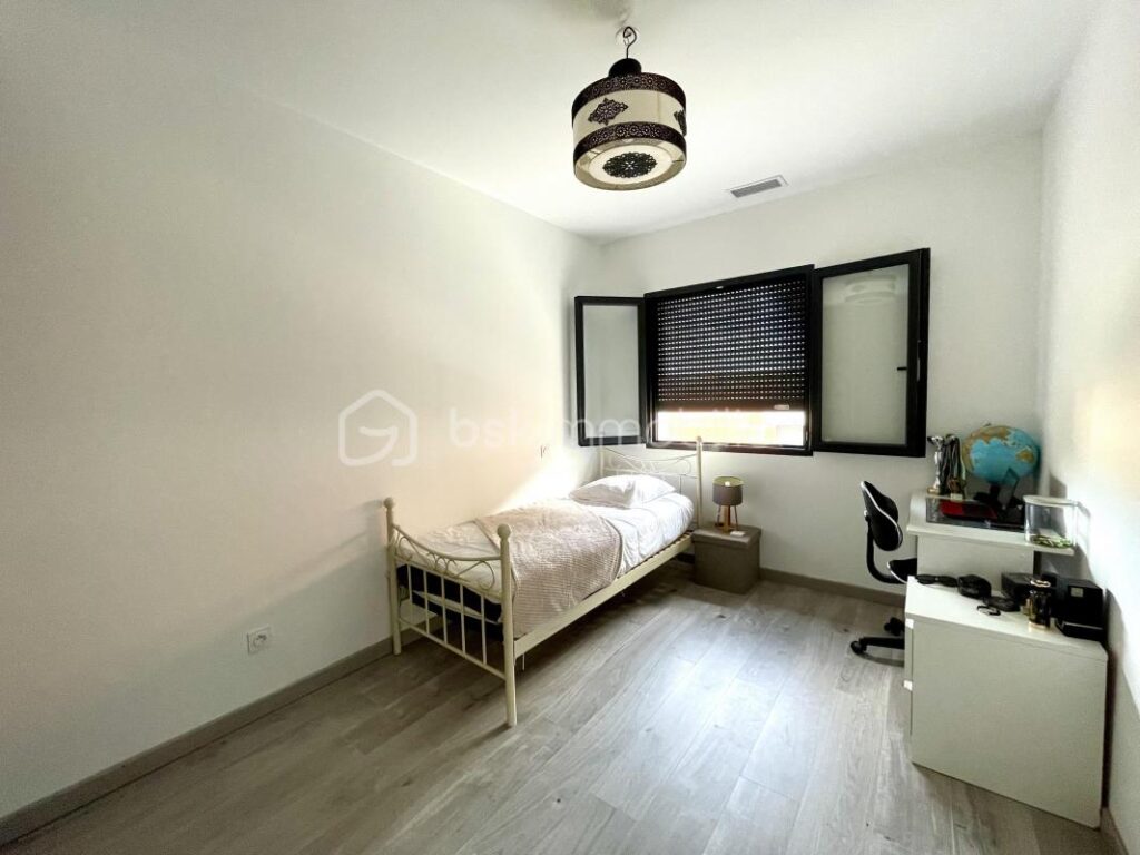 VILLA PLAIN PIED 186M²- VUE DEGAGEE -4 CHAMBRES-PISCINE- GARAGE- 34800 – 6 pièces – 5 chambres – 186 m²