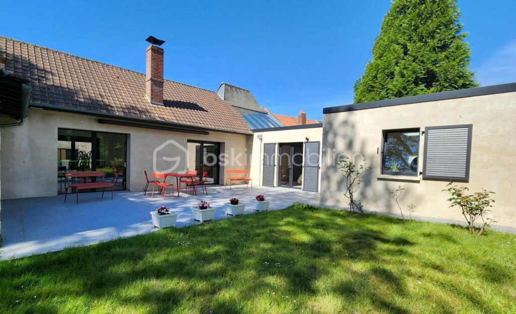 Ferme au carré de 285 m² – Un havre de paix aux portes de Lille – 7 pièces – 4 chambres – 285 m²