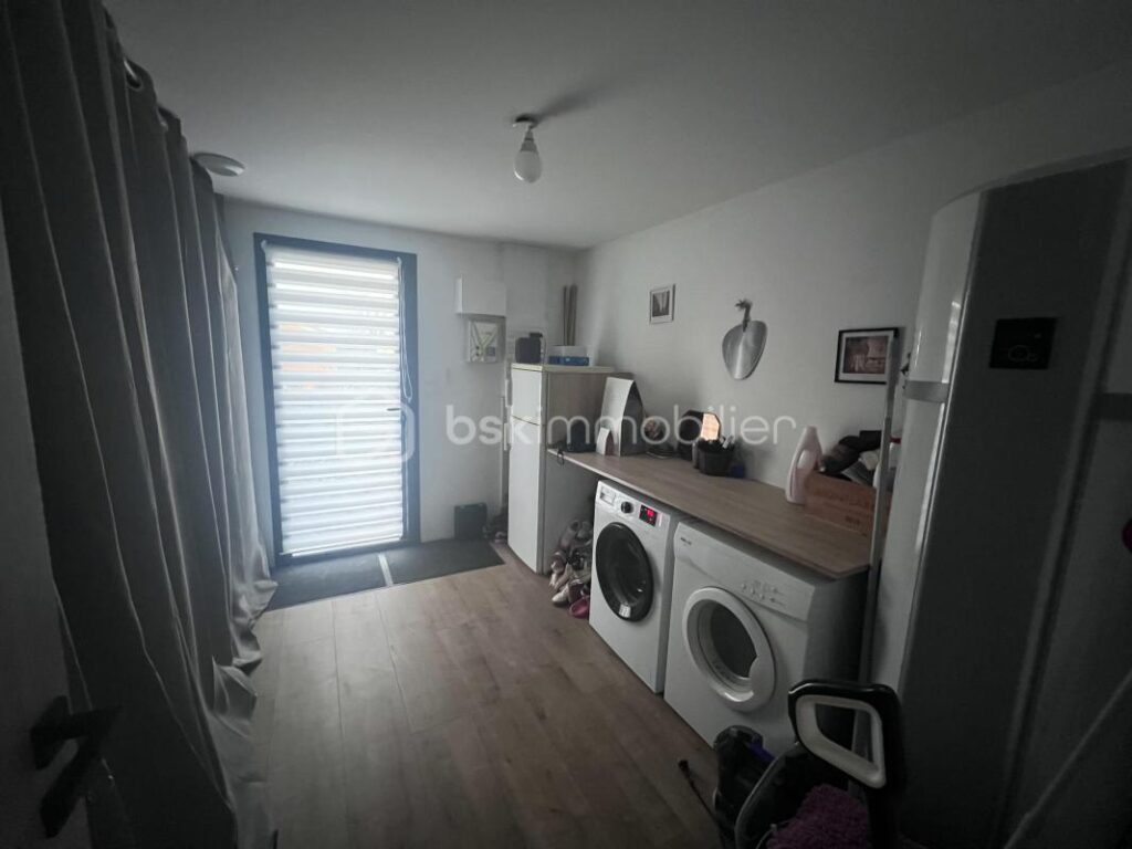 Maison Contemporaine proche de Coutras Habitation et Activité Libérale 485000€ St Antoine sur l’Isle – 8 pièces – 3 chambres – 190 m²