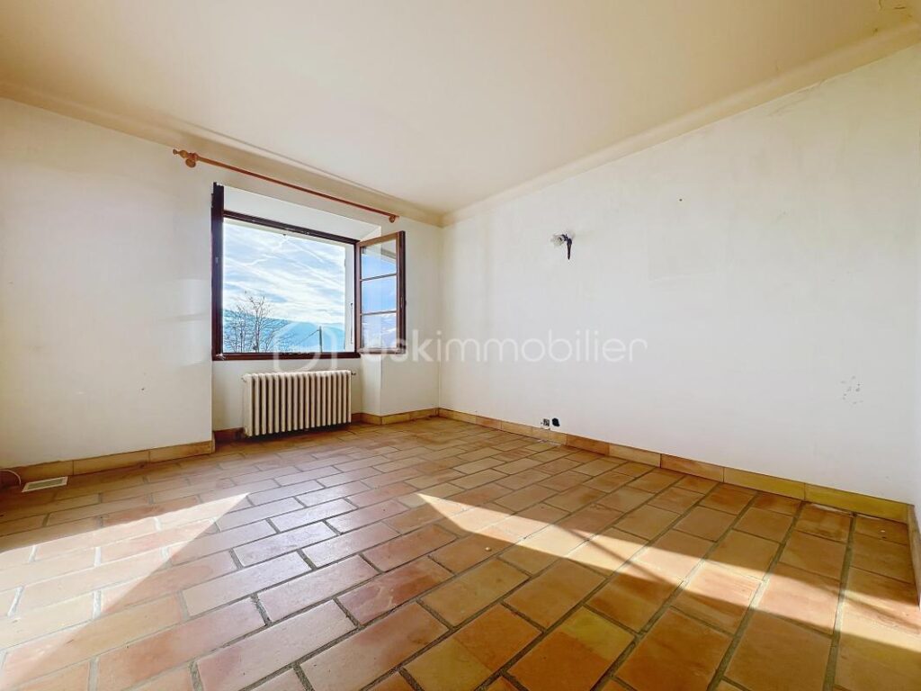 ***MAISON COUP DE COEUR A SAINT ISMIER A LA TOUR D ARCE A RENOVER*** – 4 pièces – 3 chambres – 126 m²