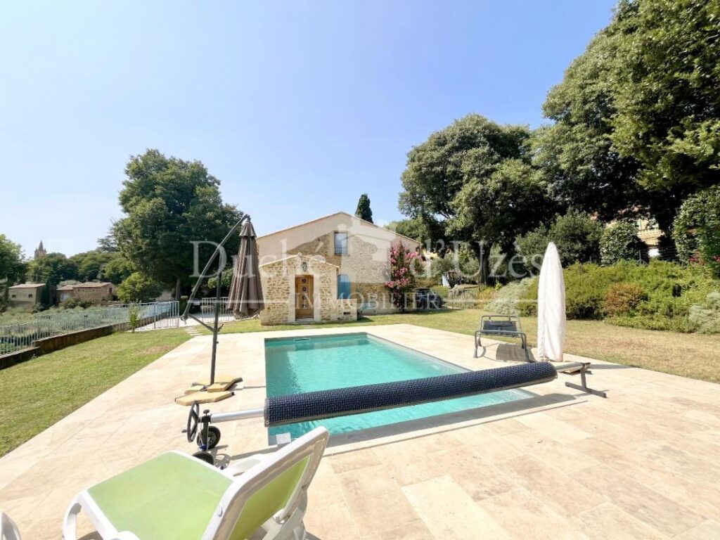 Maison en pierre – 8 pièces – 4 chambres – 160 m²