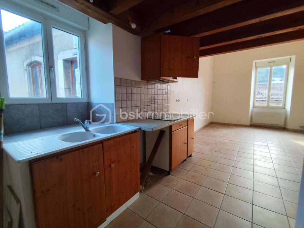 IMMEUBLE PROCHE DES COMMODITES – 7 pièces – NR chambres – 140 m²