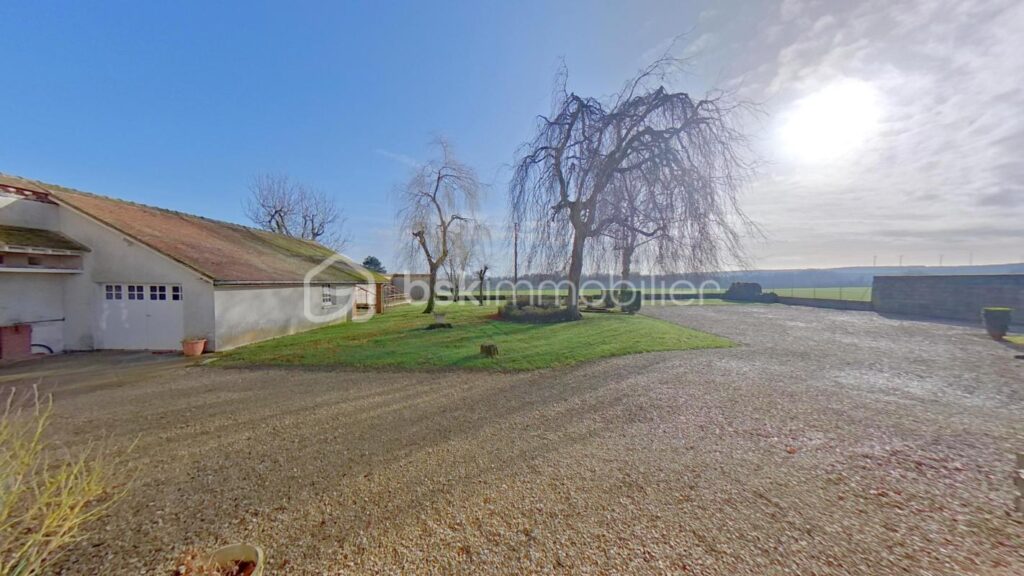 Magnifique propriété de 180 m² sur 1778 m² de terrain – 6 pièces – 4 chambres – 180 m²