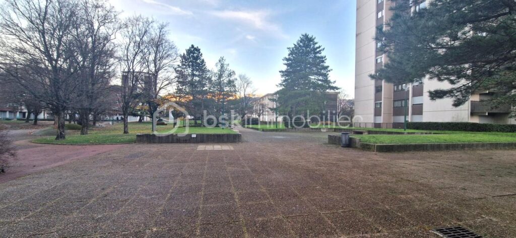 T4/ T3 – 17ème Etage – Vue Montagnes et Grenoble – Matériaux Nobles – 4 pièces – 2 chambres – 104 m²