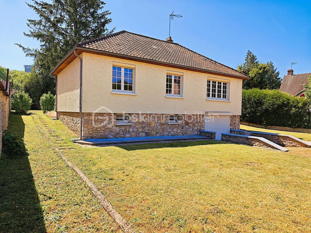 Maison de plain-pied de 80 m² sur sous-sol total sur terrain entièrement constructible et divisible de 1457 m² – 4 pièces – 2 chambres – 80 m²