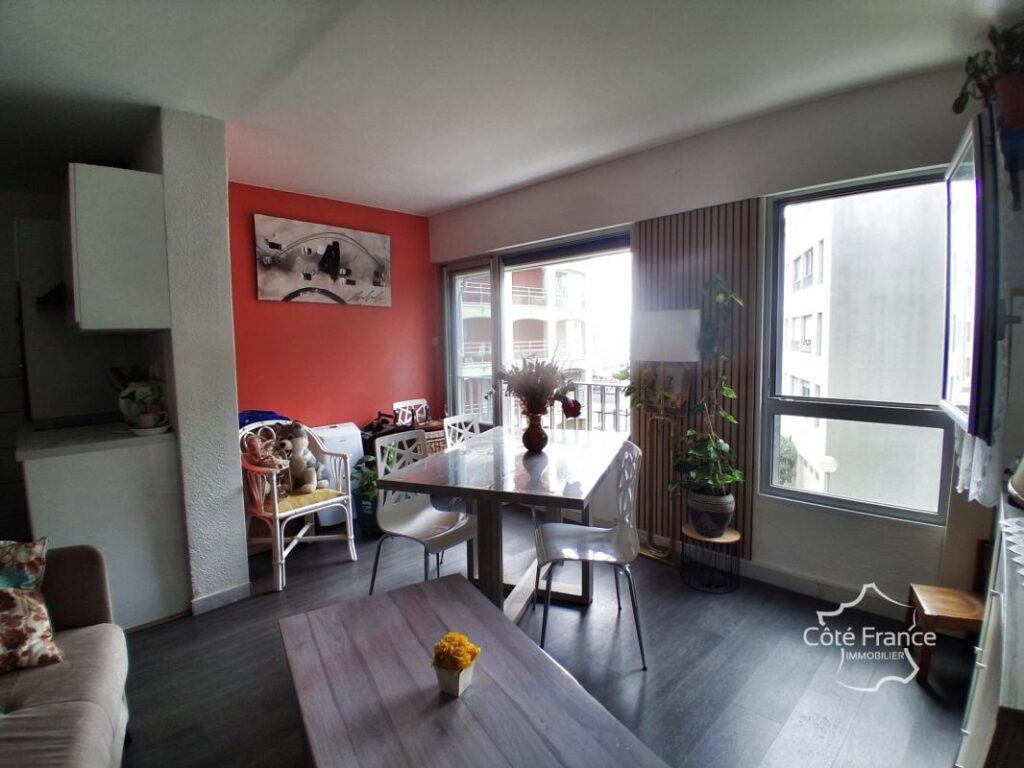 Appartement T2, Vue Port avec Place de Parking – 2 pièces – 1 chambre – 43 m²