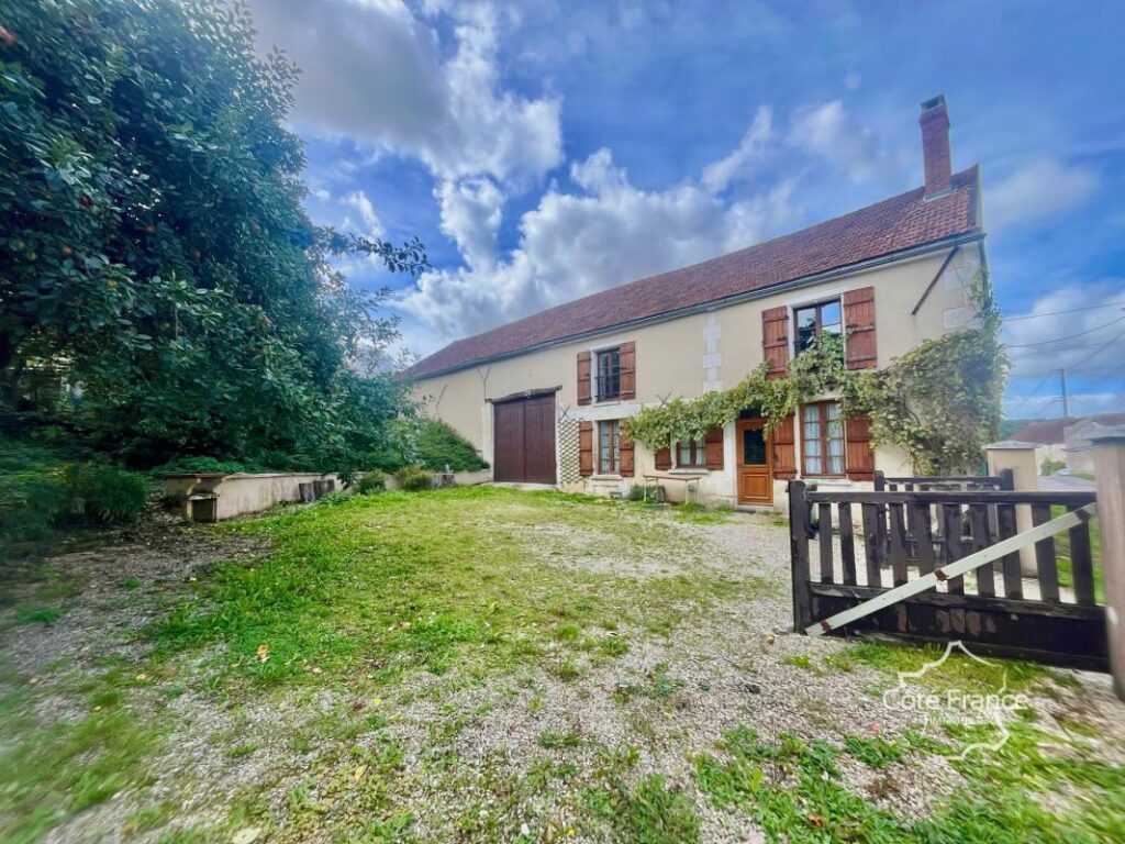 Charmante longère de 160 m2 habitables avec dépendances et j – 6 pièces – 4 chambres – 160 m²