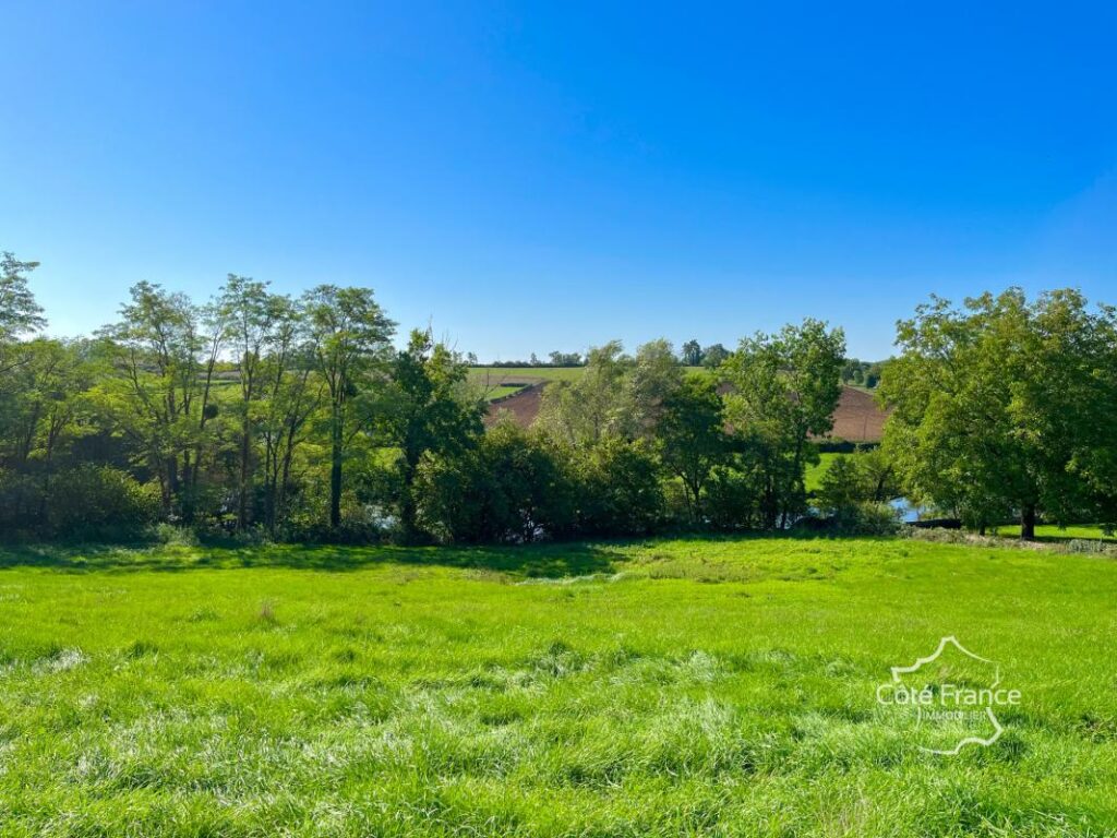 À vendre Exceptionnel terrain constructible de 7 280 m2 av – NR pièces – NR chambres – 7280 m²