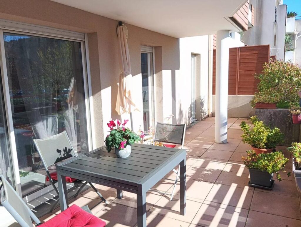 APPARTEMENT T2 52 M² + TERRASSE ET GARAGE – 2 pièces – NR chambres – 52 m²