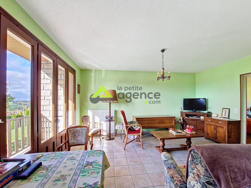 Maison sur sous-sol – BOURGANEUF – 5 pièces – 4 chambres – 125 m²